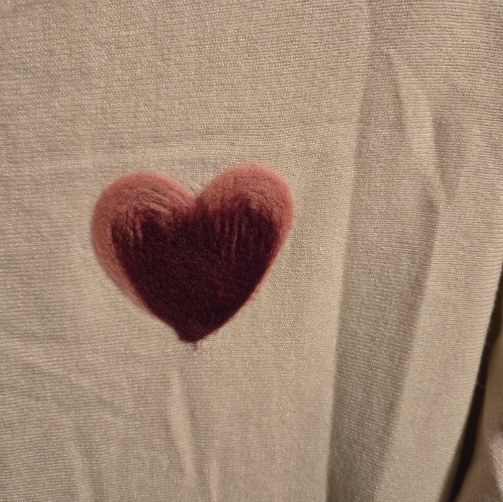 Aaeda White Sweater With Hearts.  Size XL - Picture 2 of 4